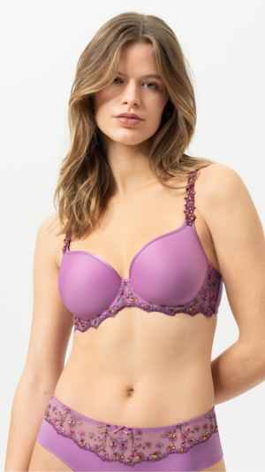 Ontdek de elegante lingeriesets van Mey bij La Luna Waarschoot. Een veelzijdige basic die in geen enkele garderobe mag ontbreken!