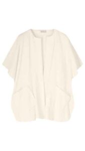 kamerjas/poncho met zakken uit de Pluto collectie in een zachte ivoorwitte kleur