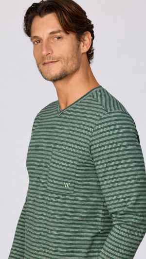 Herenpyjama Woody shirt met lange mouwen in een elegante groene krijtstreep en een effen lange broek
