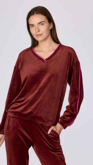 Ontdek het heerlijk zachte Woody dames huispak in velours bij I La Luna in Waarschoot. Stijlvol loungen met hoog draagcomfort. Shop online of bezoek de winkel!